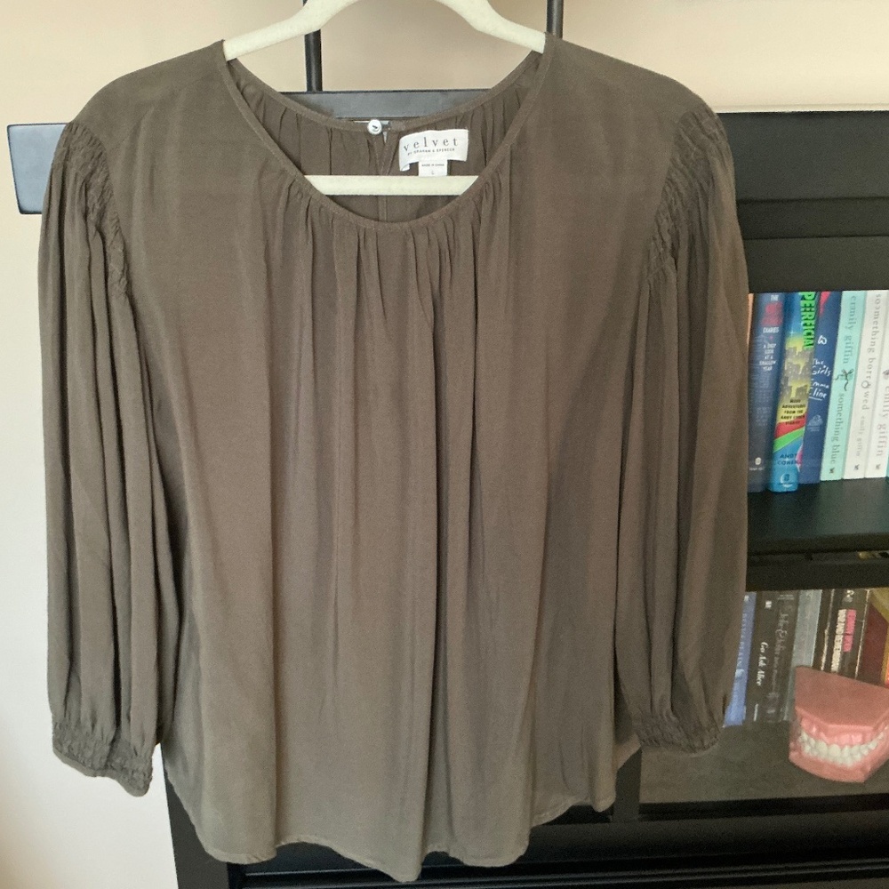 VELVET BY GRAHAM AND SPENCER LAURANN BLOUSE SIZE LARGE